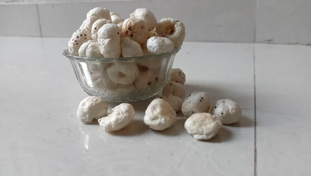 Popped makhana in a glass bowl